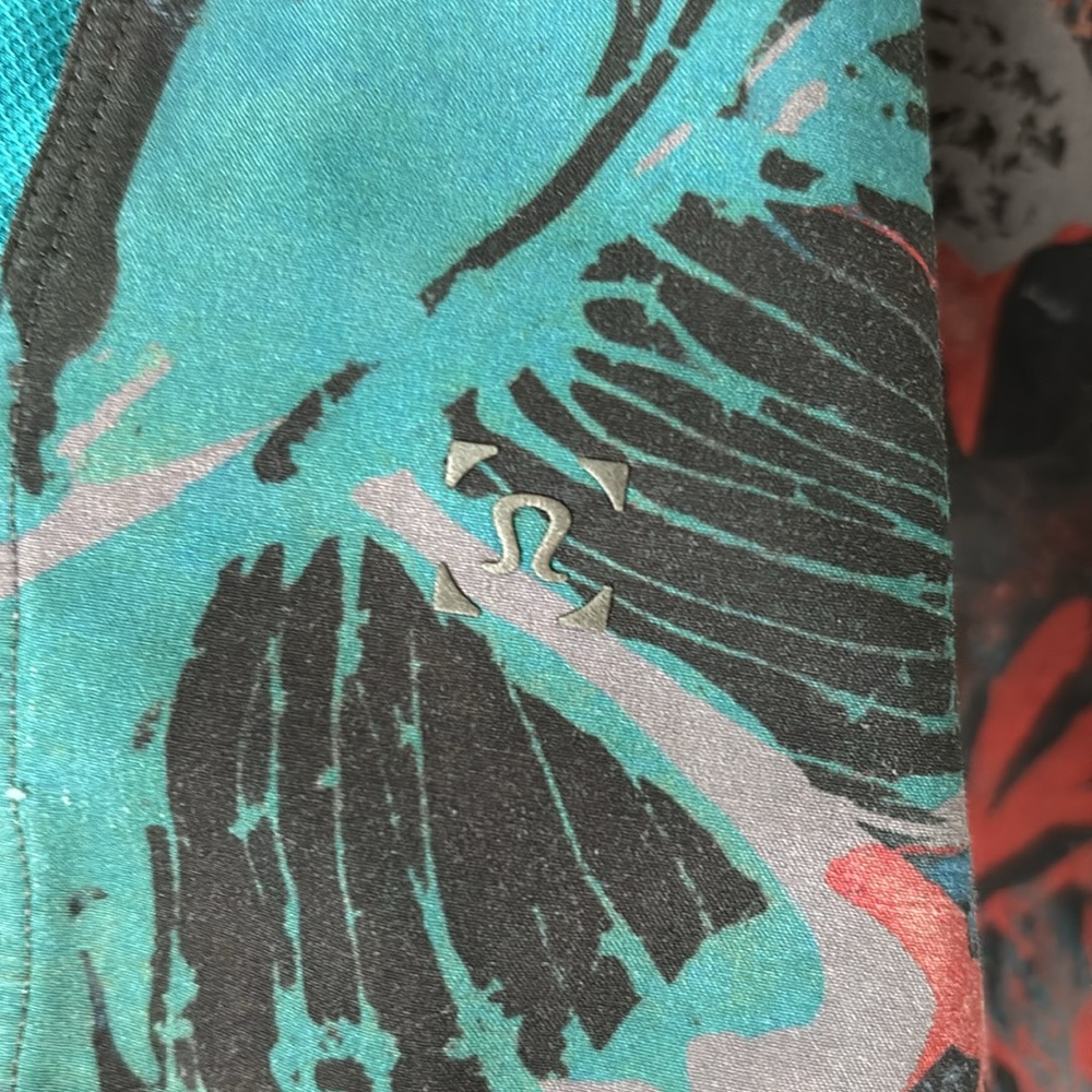 Lululemon Pace Breaker Short 7" *Linerless
Tropical Shadow Shark Teal Multi L - Picture 4 of 10